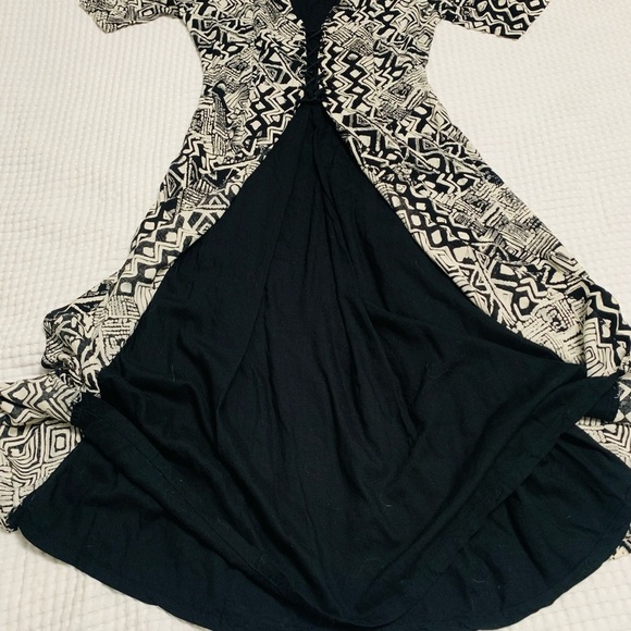 Black and white print dress with short sleeves oval neck line Fit and flare - Picture 12 of 14